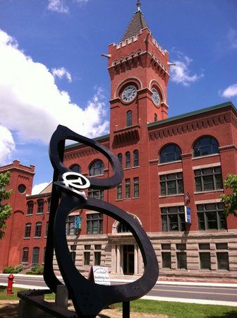 Accrue - monument to sunglasses USA Glasses monuments, sightseeing